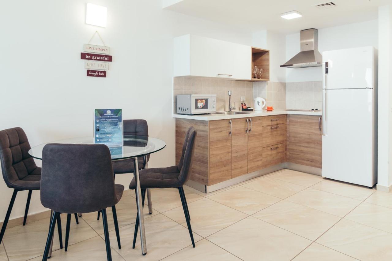 Almog Beach Apt Hotel מלון דירות אלמוג ביץ' Haifa Kültér fotó