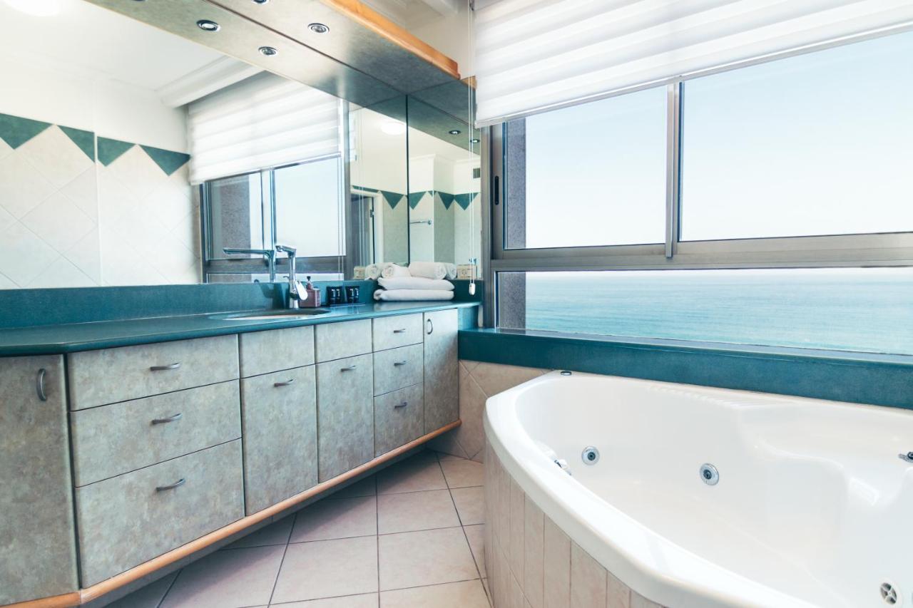Almog Beach Apt Hotel מלון דירות אלמוג ביץ' Haifa Kültér fotó