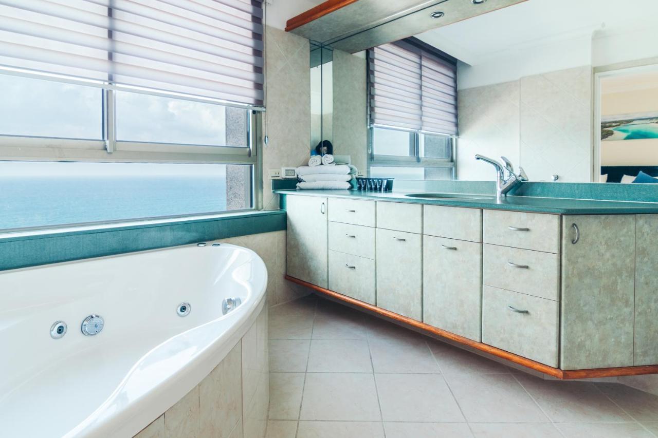 Almog Beach Apt Hotel מלון דירות אלמוג ביץ' Haifa Kültér fotó