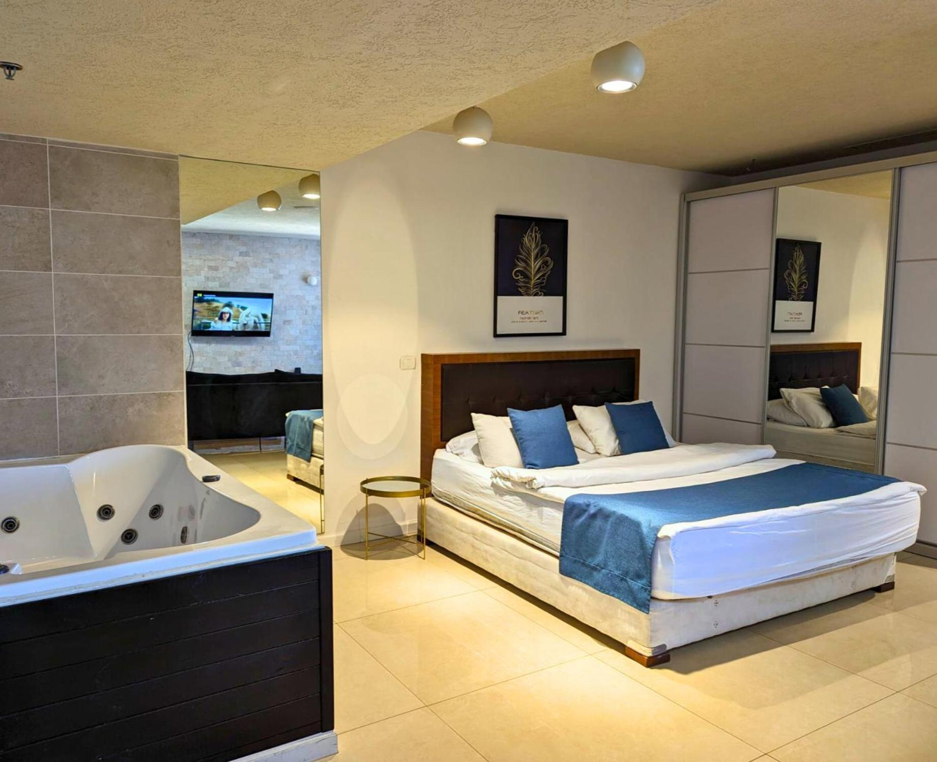 Almog Beach Apt Hotel מלון דירות אלמוג ביץ' Haifa Kültér fotó
