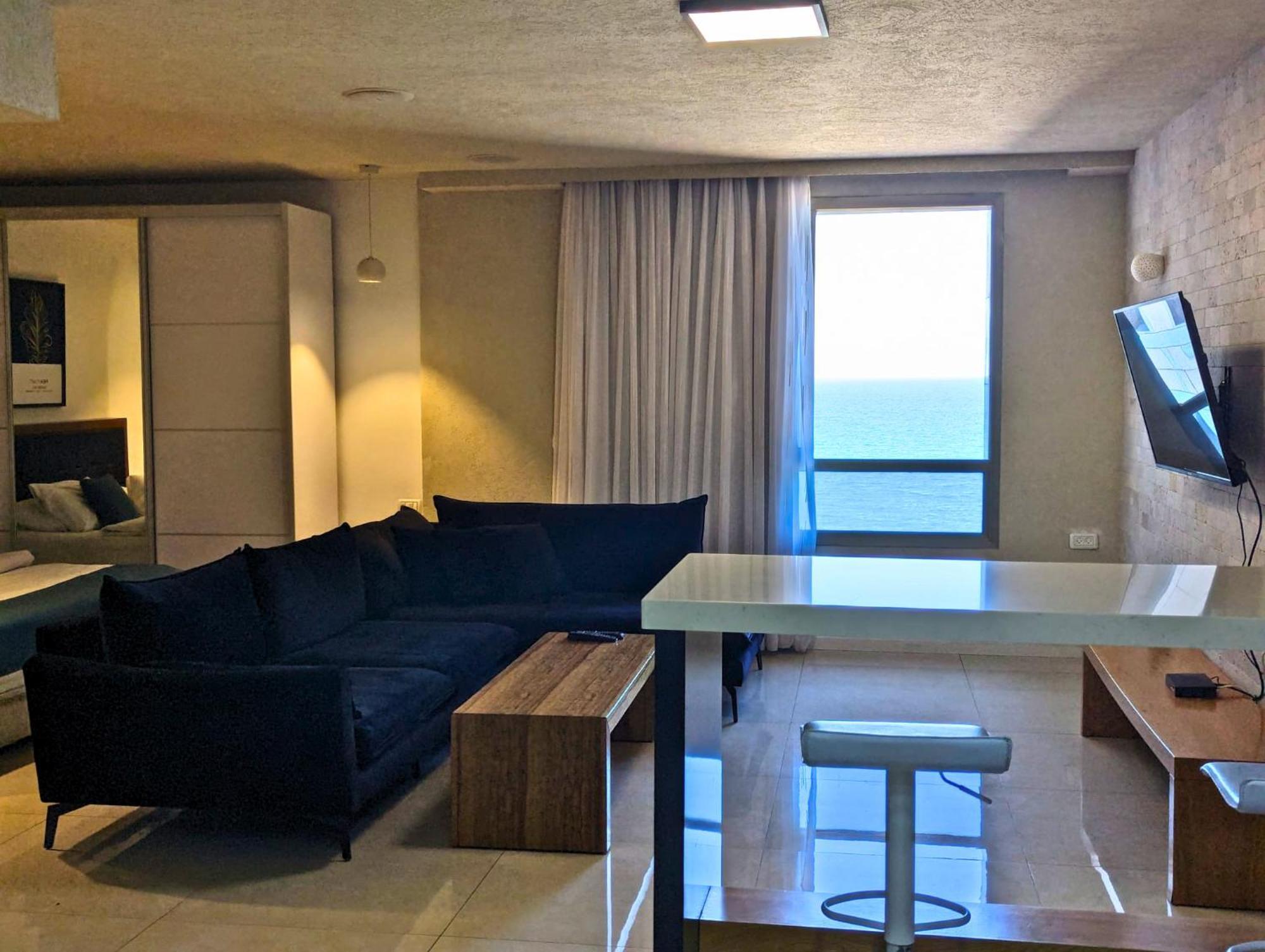 Almog Beach Apt Hotel מלון דירות אלמוג ביץ' Haifa Kültér fotó