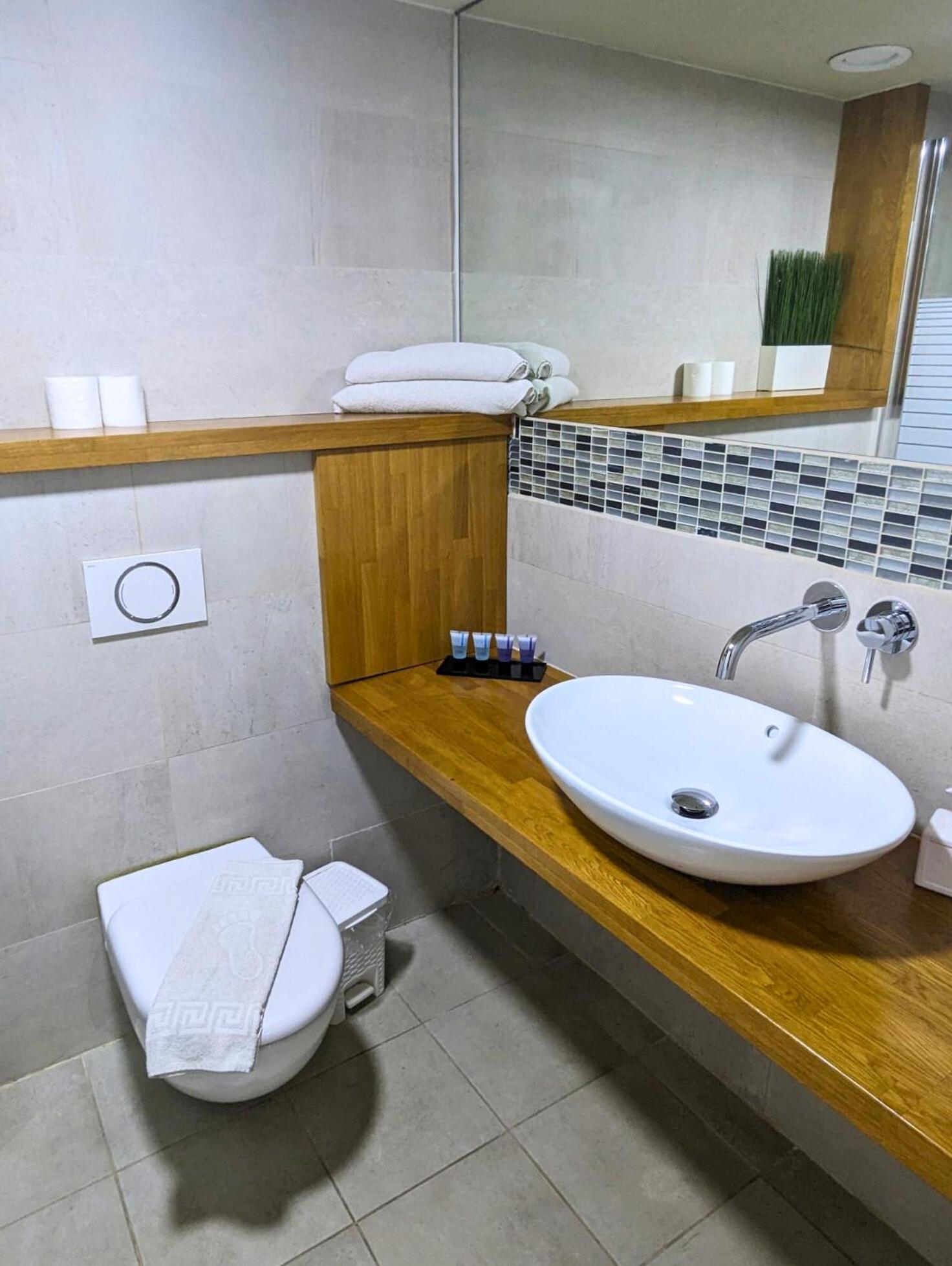 Almog Beach Apt Hotel מלון דירות אלמוג ביץ' Haifa Kültér fotó