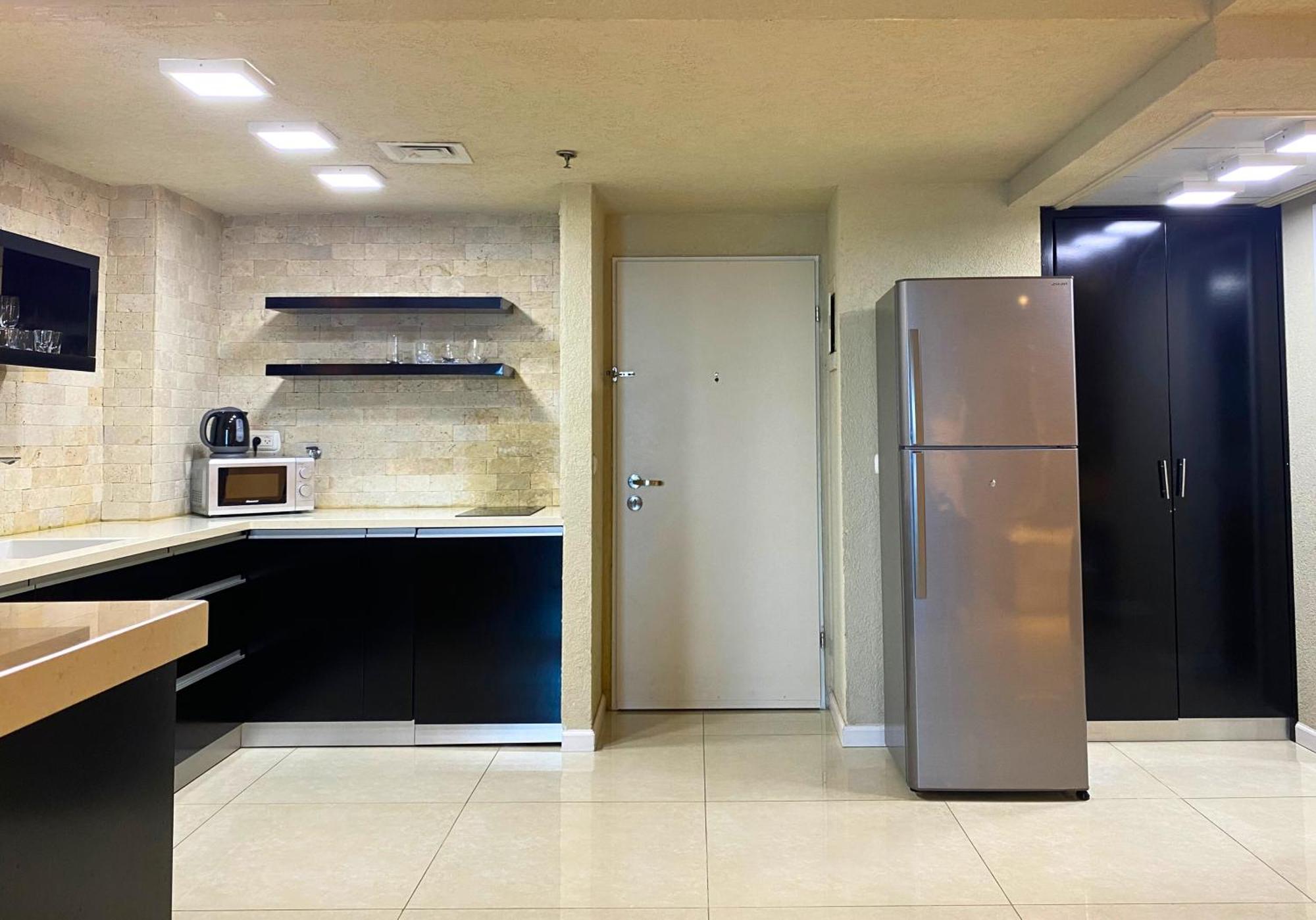 Almog Beach Apt Hotel מלון דירות אלמוג ביץ' Haifa Kültér fotó